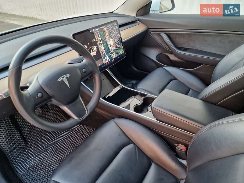 Седан Tesla Model 3 2020 в Луцке