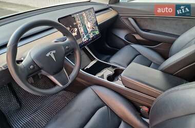 Седан Tesla Model 3 2020 в 