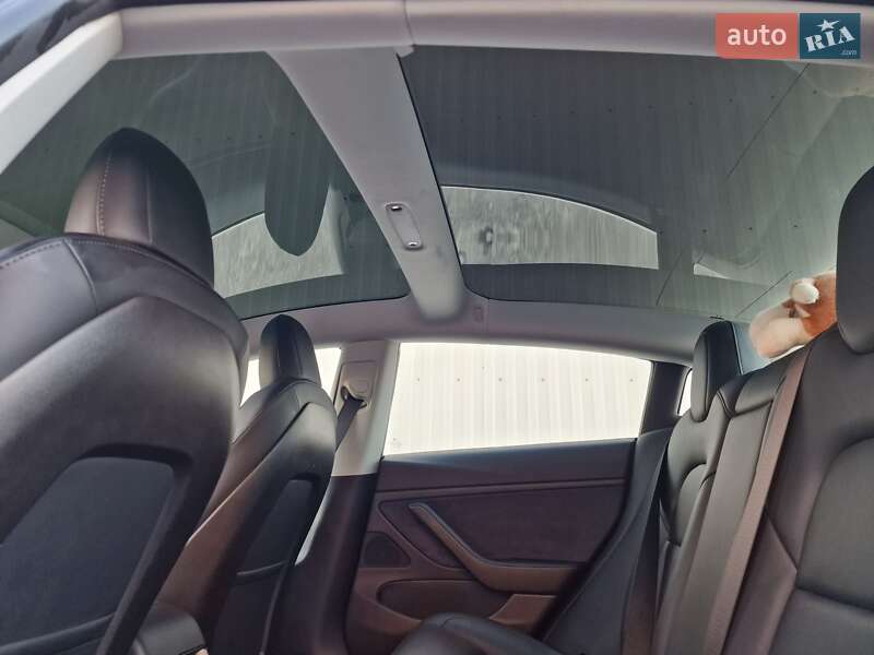 Седан Tesla Model 3 2020 в Луцке