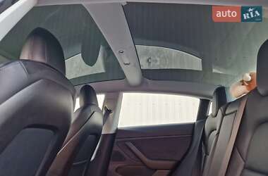 Седан Tesla Model 3 2020 в 