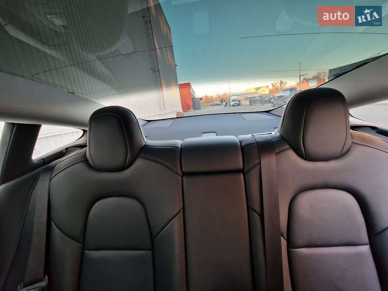 Седан Tesla Model 3 2020 в Луцке