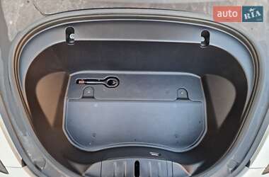 Седан Tesla Model 3 2020 в 