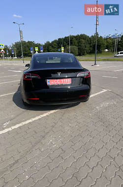 Седан Tesla Model 3 2022 в 