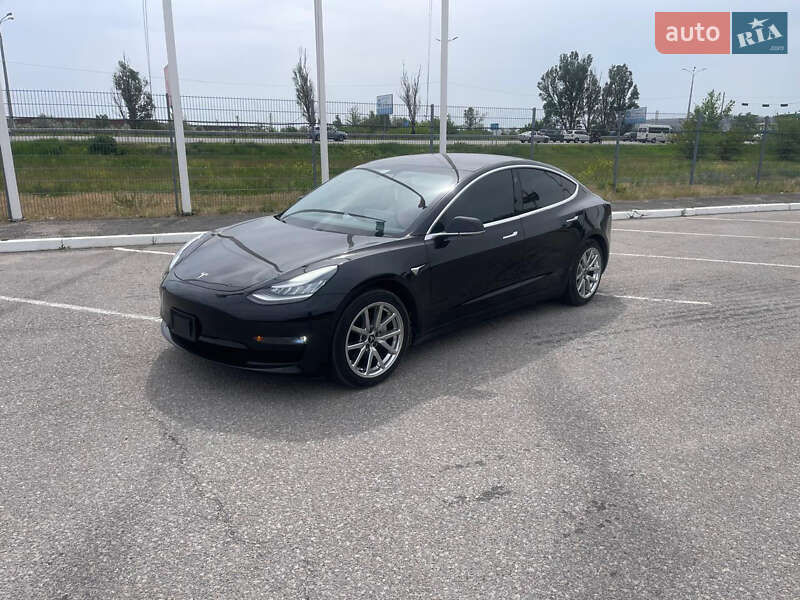Седан Tesla Model 3 2019 в 