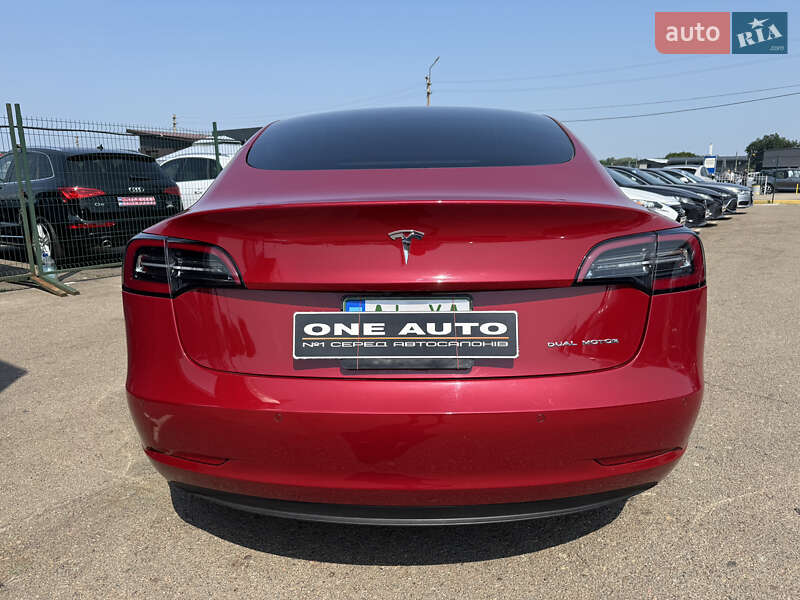 Седан Tesla Model 3 2021 в Киеве