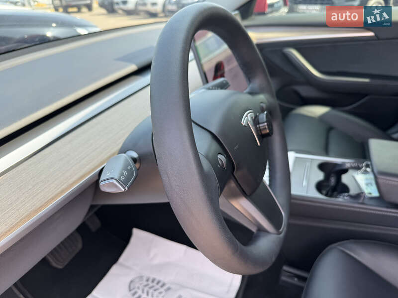 Седан Tesla Model 3 2021 в Киеве