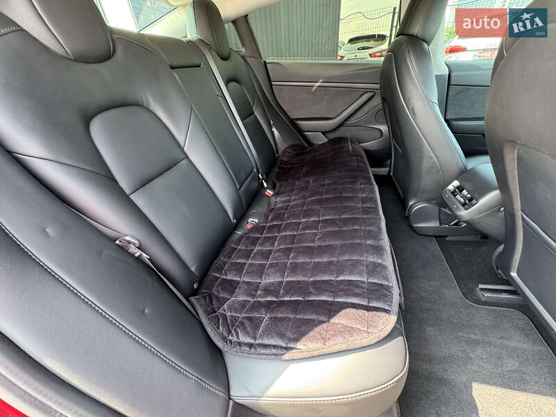 Седан Tesla Model 3 2021 в Киеве