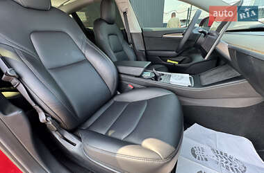 Седан Tesla Model 3 2021 в 