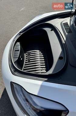 Седан Tesla Model 3 2023 в 
