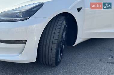 Седан Tesla Model 3 2023 в 