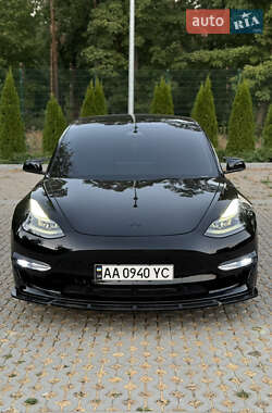 Седан Tesla Model 3 2023 в 