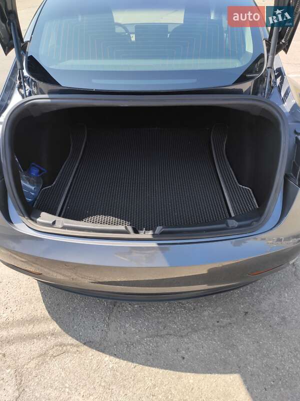 Седан Tesla Model 3 2019 в Запоріжжі