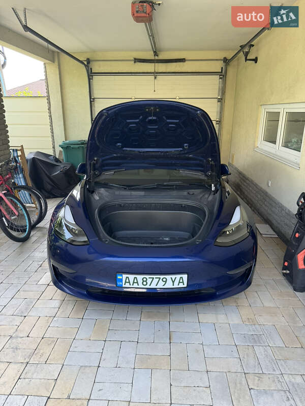 Седан Tesla Model 3 2022 в Києві