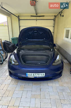Седан Tesla Model 3 2022 в 