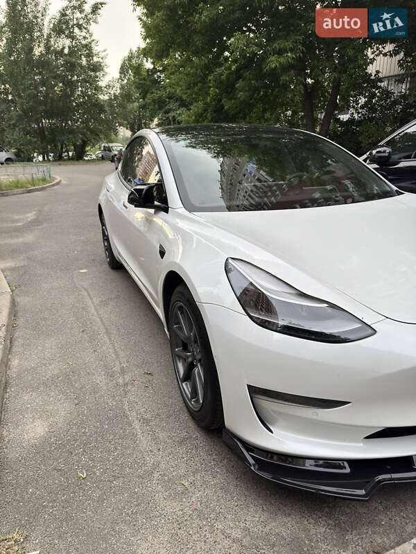 Седан Tesla Model 3 2021 в Киеве