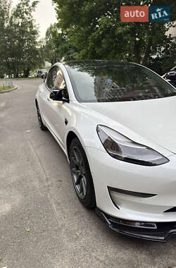 Седан Tesla Model 3 2021 в 