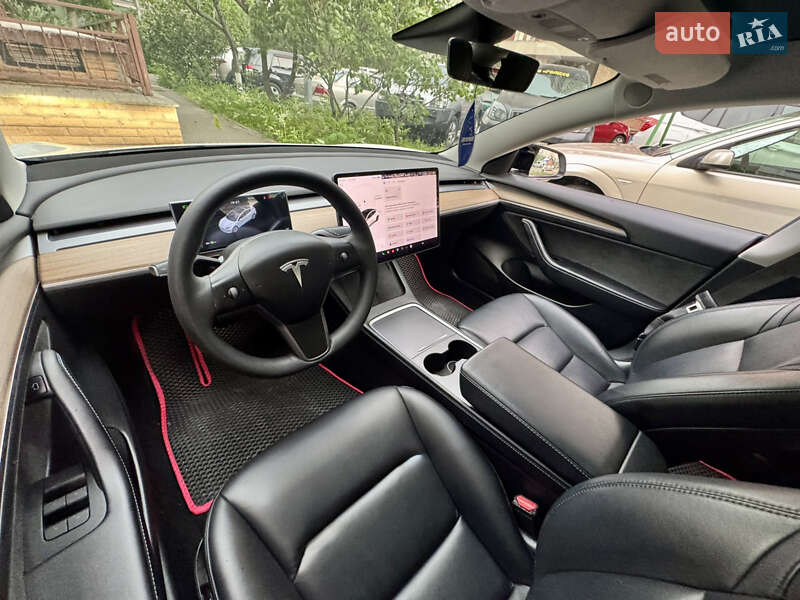 Седан Tesla Model 3 2021 в Киеве