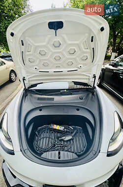 Седан Tesla Model 3 2021 в 