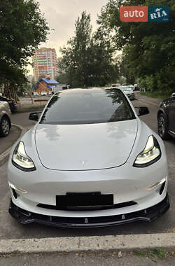 Седан Tesla Model 3 2021 в 