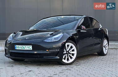 Седан Tesla Model 3 2022 в 