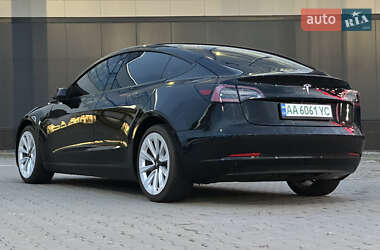 Седан Tesla Model 3 2022 в 