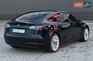 Седан Tesla Model 3 2022 в 