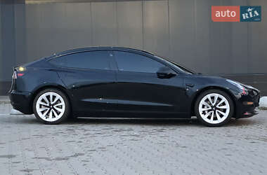Седан Tesla Model 3 2022 в 
