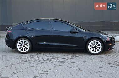Седан Tesla Model 3 2022 в 