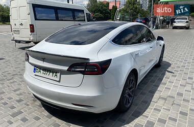 Седан Tesla Model 3 2020 в 
