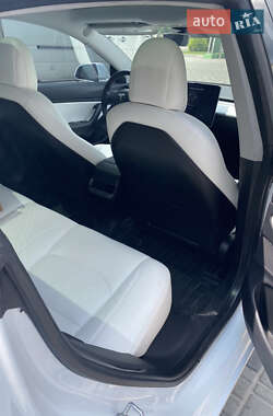 Седан Tesla Model 3 2020 в 
