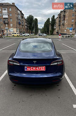 Седан Tesla Model 3 2022 в 