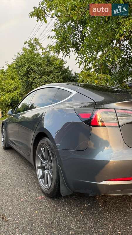 Седан Tesla Model 3 2019 в Києві