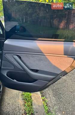 Седан Tesla Model 3 2019 в Киеве