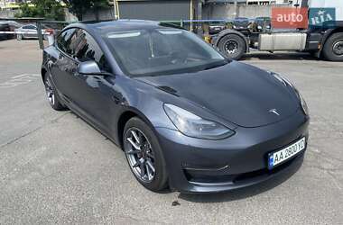 Седан Tesla Model 3 2023 в 