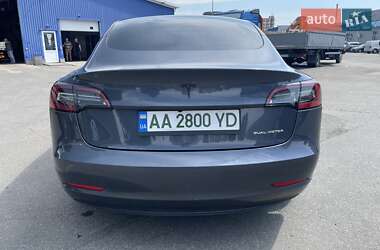 Седан Tesla Model 3 2023 в 