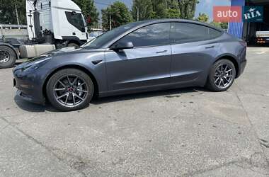 Седан Tesla Model 3 2023 в 