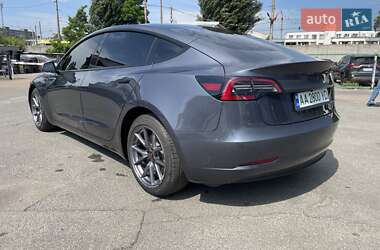 Седан Tesla Model 3 2023 в 