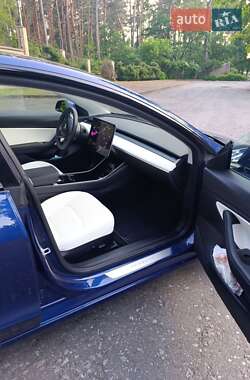 Седан Tesla Model 3 2020 в 