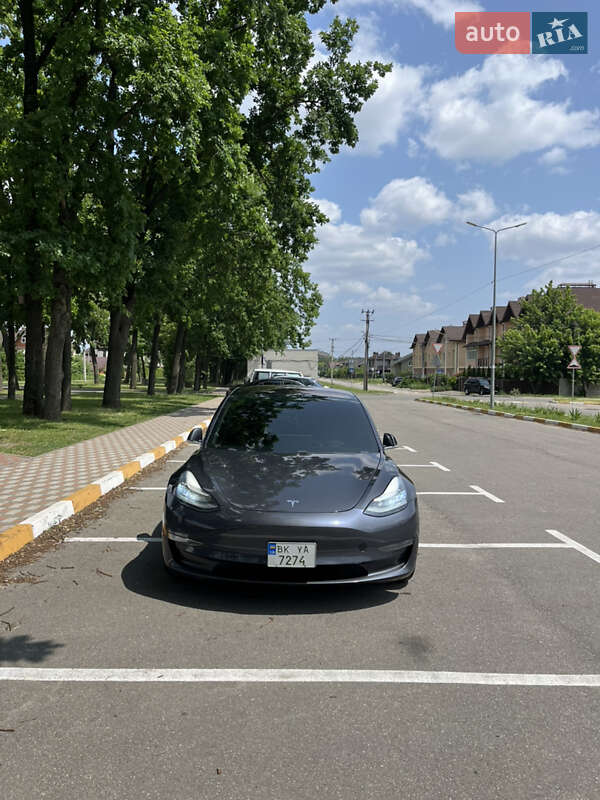 Седан Tesla Model 3 2018 в Киеве
