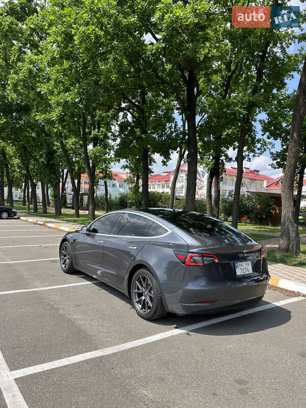 Седан Tesla Model 3 2018 в Киеве