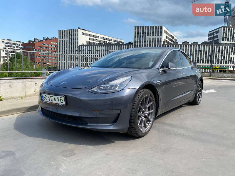Седан Tesla Model 3 2020 в Львове