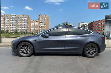 Седан Tesla Model 3 2020 в 