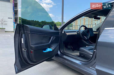Седан Tesla Model 3 2020 в 