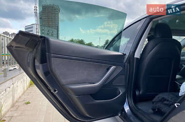 Седан Tesla Model 3 2020 в 