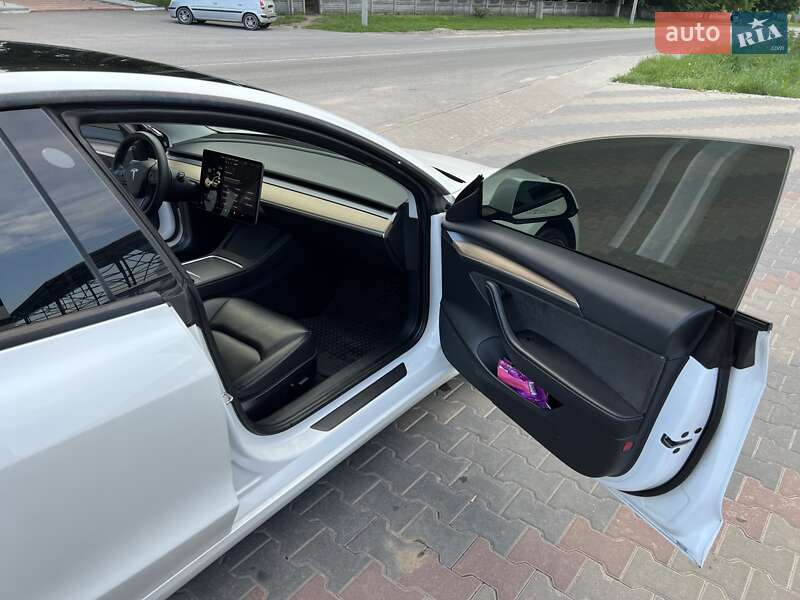 Седан Tesla Model 3 2021 в Виннице
