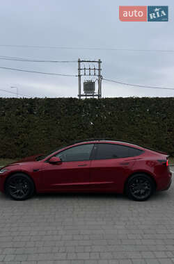 Седан Tesla Model 3 2024 в 