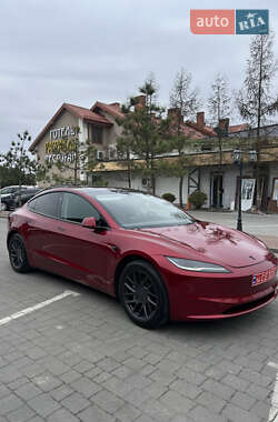 Седан Tesla Model 3 2024 в 