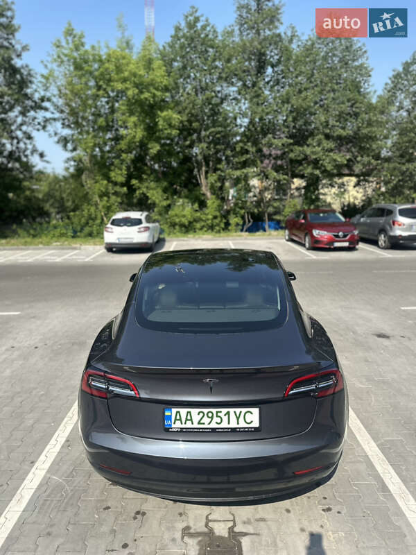Седан Tesla Model 3 2023 в Ірпені
