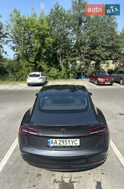 Седан Tesla Model 3 2023 в 