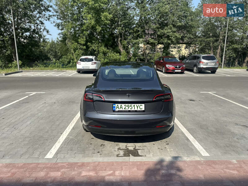 Седан Tesla Model 3 2023 в Ірпені